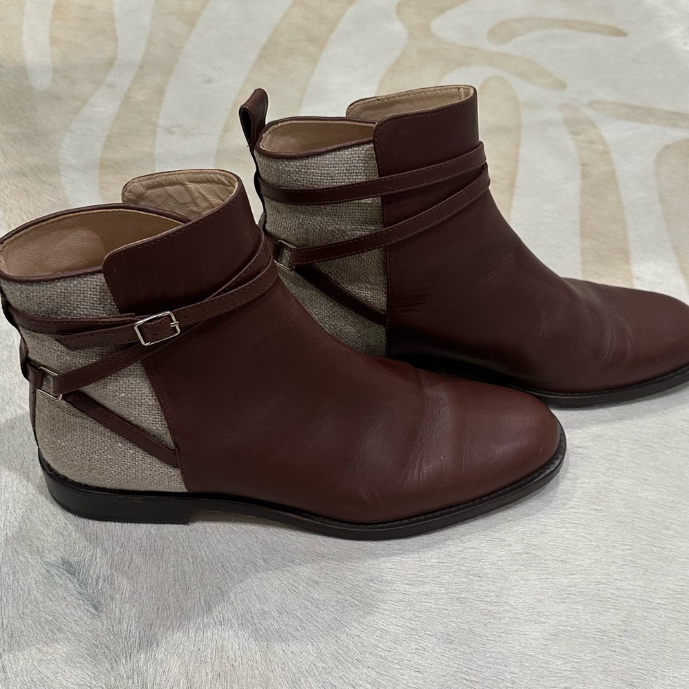 Carolina Herrera Boots size 9